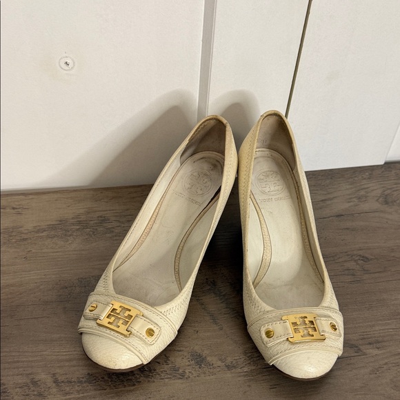 Tory Burch Shoes - Tory Burch Cream Leather Flats with Gold Accent 8